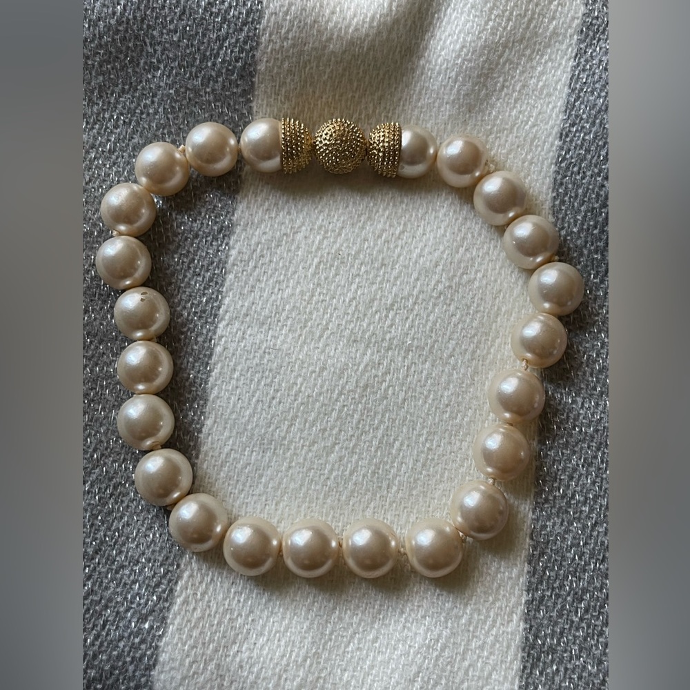 Elegant Pearl Necklace with Gold Accents